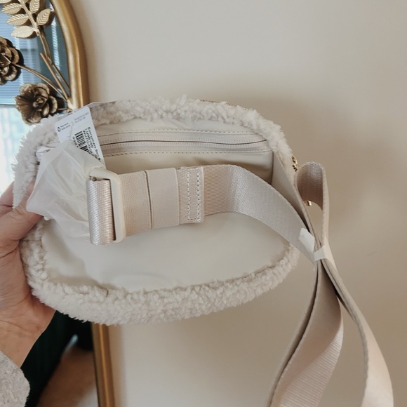lululemon athletica Handbags - Unused Lululemon fleece crossbody in white opal and gold.